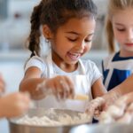 Enfants cuisinant lors de l'activité Mini-chef